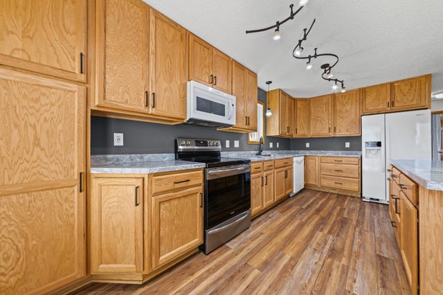 15635 Hallmark Path, Apple Valley, MN 55124