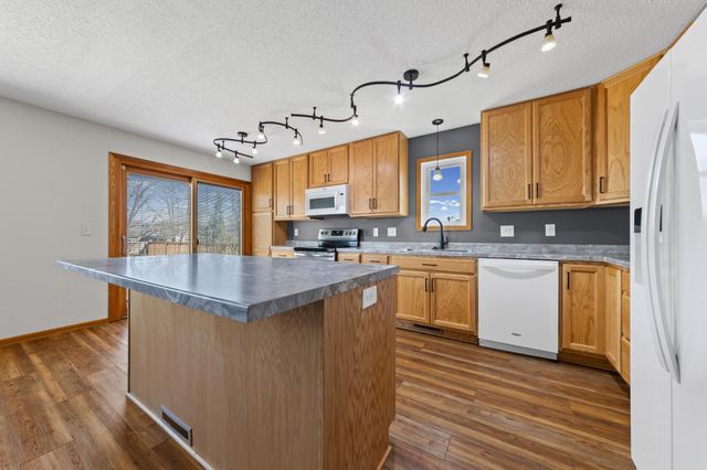 15635 Hallmark Path, Apple Valley, MN 55124