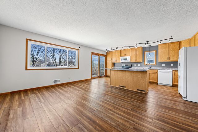 15635 Hallmark Path, Apple Valley, MN 55124