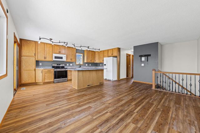 15635 Hallmark Path, Apple Valley, MN 55124