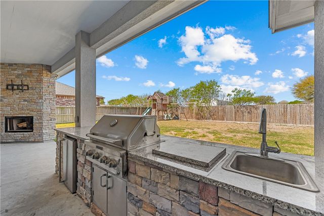 8241 Garner Dr, Corpus Christi, TX 78414