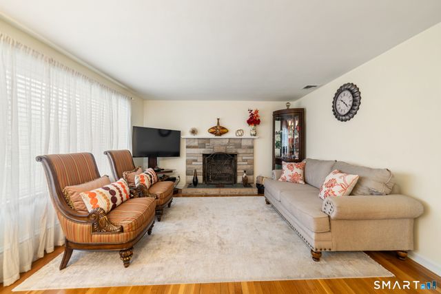 11 Whalley Road, Trumbull, CT 06611