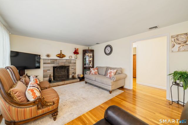 11 Whalley Road, Trumbull, CT 06611