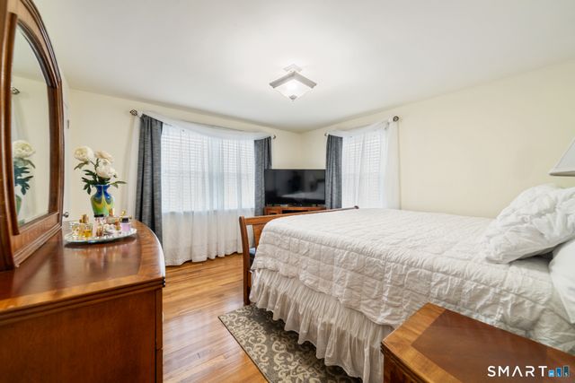 11 Whalley Road, Trumbull, CT 06611