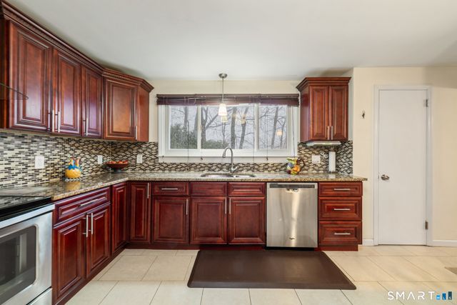 11 Whalley Road, Trumbull, CT 06611