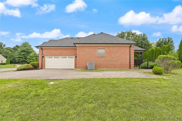 3044 Wolf Ridge Court, New Albany, IN 47150