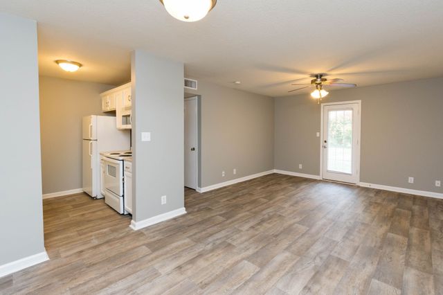 3301 Royster Ln Apt 208, Clarksville, TN 37042