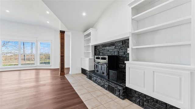 5748 N Graham Road, Springdale, AR 72762