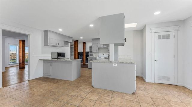 5748 N Graham Road, Springdale, AR 72762