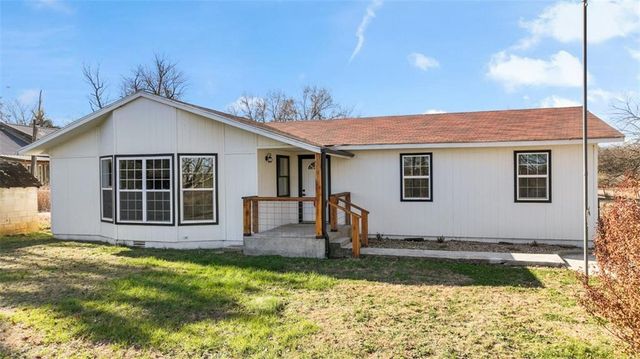 5748 N Graham Road, Springdale, AR 72762
