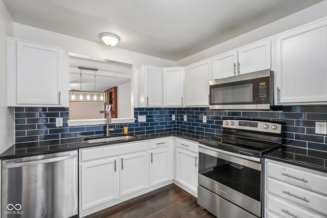 620 Bobtail Drive, Greenfield, IN 46140