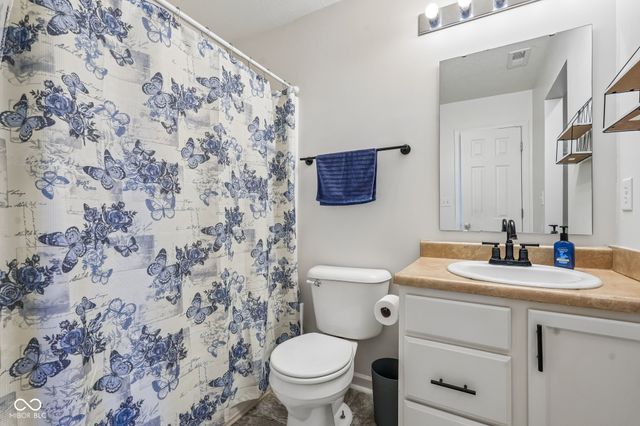 620 Bobtail Drive, Greenfield, IN 46140