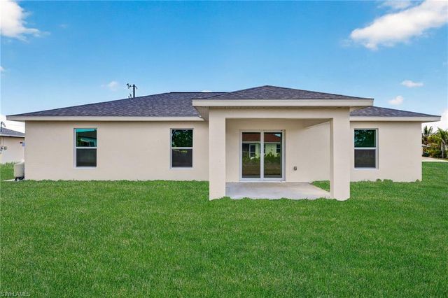 702 NW Douglas CIR, Cape Coral, FL 33993