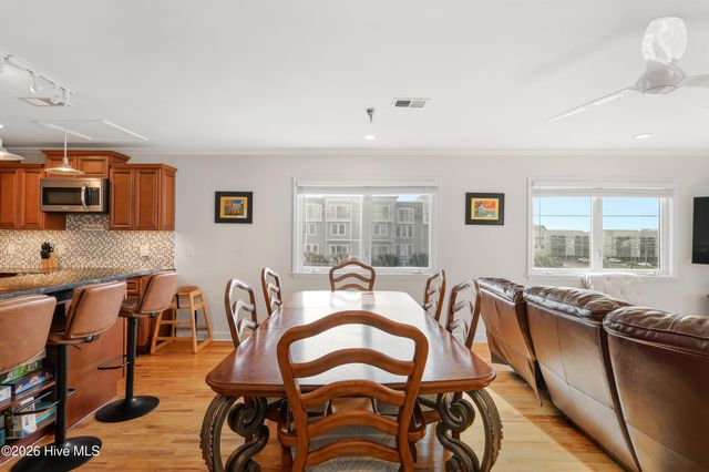 306 Lake Park Boulevard S 302, Carolina Beach, NC 28428