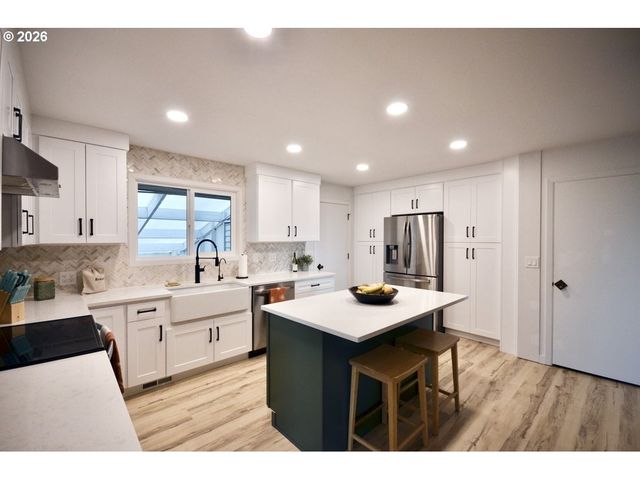 10854 SUMMIT Loop Se, Turner, OR 97392