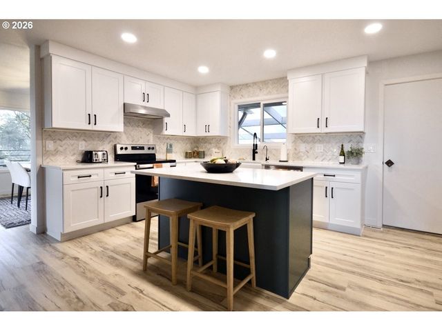 10854 SUMMIT Loop Se, Turner, OR 97392