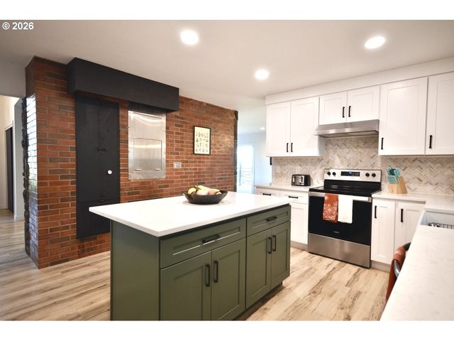 10854 SUMMIT Loop Se, Turner, OR 97392