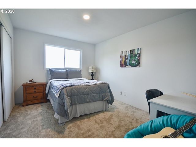 10854 SUMMIT Loop Se, Turner, OR 97392