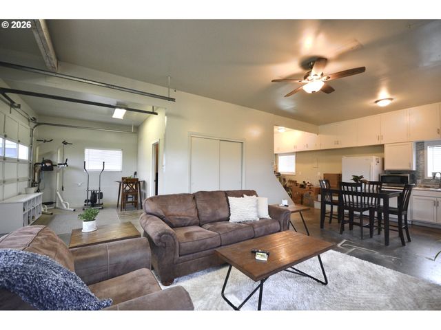 10854 SUMMIT Loop Se, Turner, OR 97392