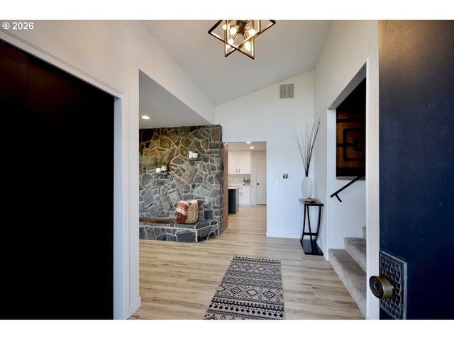 10854 SUMMIT Loop Se, Turner, OR 97392