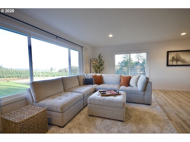 10854 SUMMIT Loop Se, Turner, OR 97392