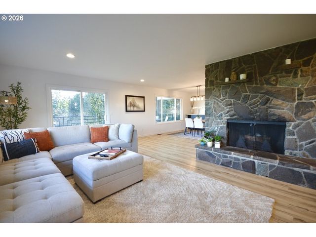 10854 SUMMIT Loop Se, Turner, OR 97392