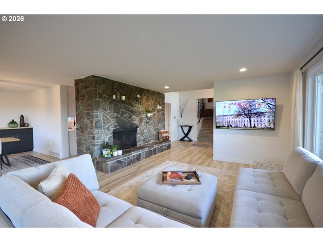 10854 SUMMIT Loop Se, Turner, OR 97392