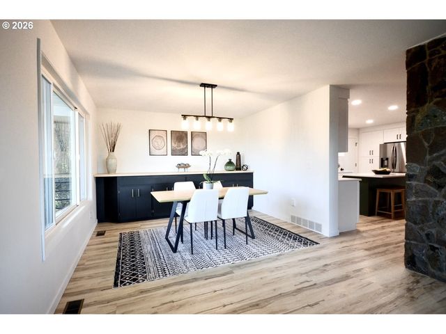 10854 SUMMIT Loop Se, Turner, OR 97392