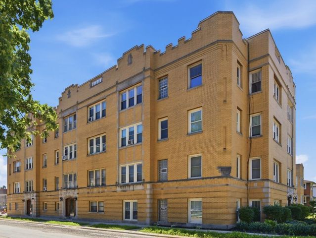 600 ELGIN Avenue 3B, Forest Park, IL 60130