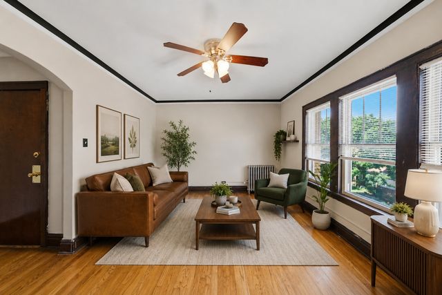 600 ELGIN Avenue 3B, Forest Park, IL 60130