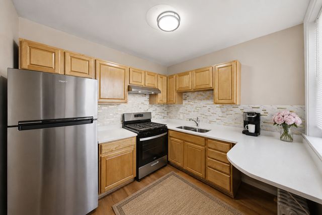 600 ELGIN Avenue 3B, Forest Park, IL 60130