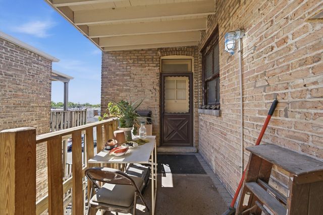 600 ELGIN Avenue 3B, Forest Park, IL 60130