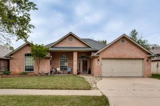 5009 Pointclear Court, Arlington, TX 76017