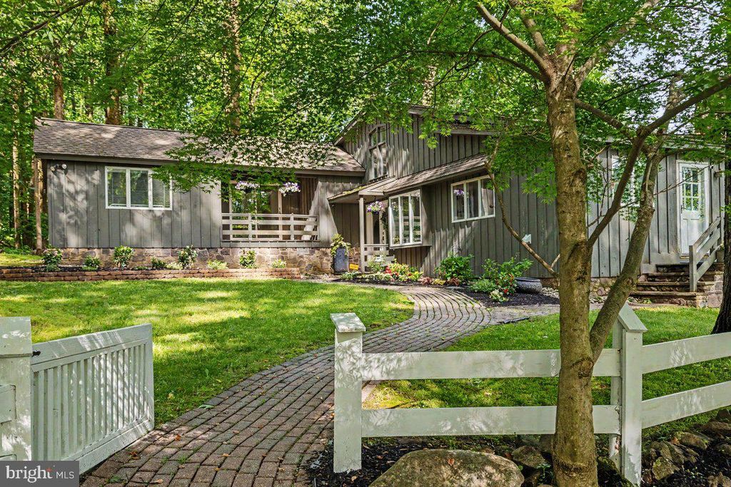 13 HIGH ROAD, New Hope, PA 18938