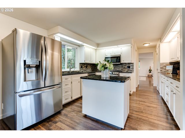 26718 CANTRELL Rd, Eugene, OR 97402