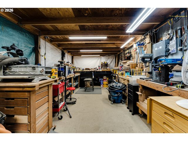 26718 CANTRELL Rd, Eugene, OR 97402