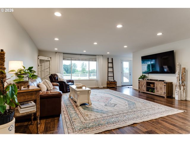26718 CANTRELL Rd, Eugene, OR 97402