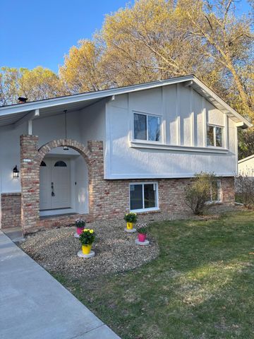 2848 Ardan Avenue, Mounds View, MN 55112