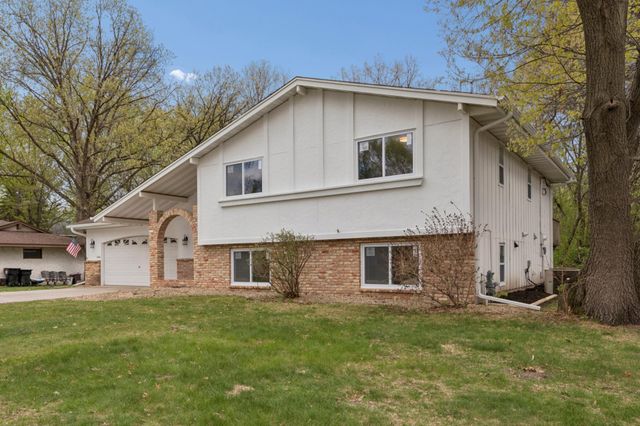 2848 Ardan Avenue, Mounds View, MN 55112
