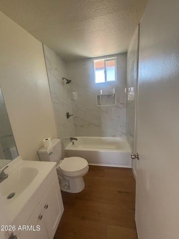 7160 N 53rd Avenue Apt 4, Glendale, AZ 85301