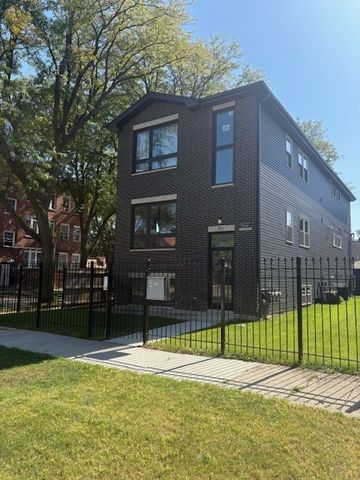 5803 W Superior Street 2, Chicago, IL 60644