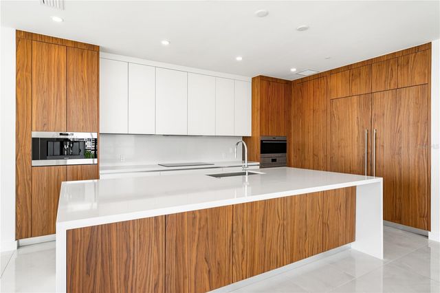 111 GOLDEN GATE POINT 602, Sarasota, FL 34236