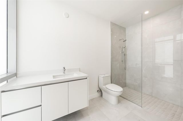 111 GOLDEN GATE POINT 602, Sarasota, FL 34236