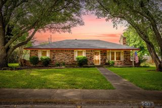 209 Hillcrest Drive, Midlothian, TX 76065