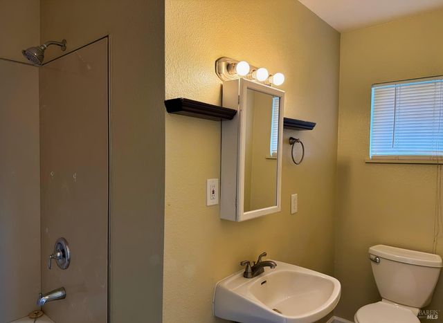 104 Thompson Ave, Ukiah, CA 95482