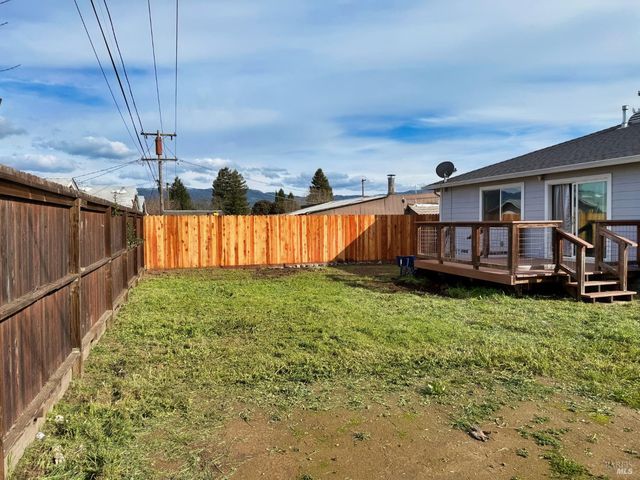 104 Thompson Ave, Ukiah, CA 95482