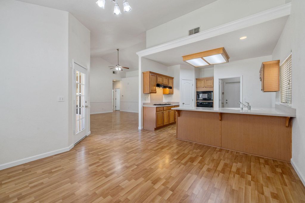Image 10 of property listing at 5202 W Oriole Avenue, Visalia, CA 93291