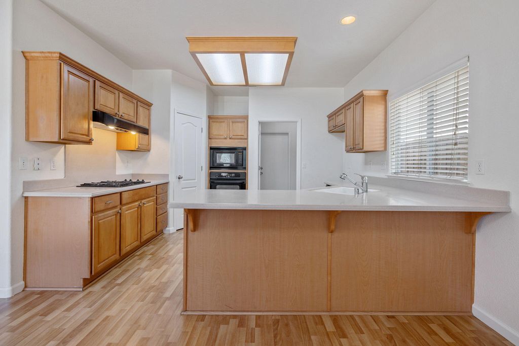 Image 11 of property listing at 5202 W Oriole Avenue, Visalia, CA 93291