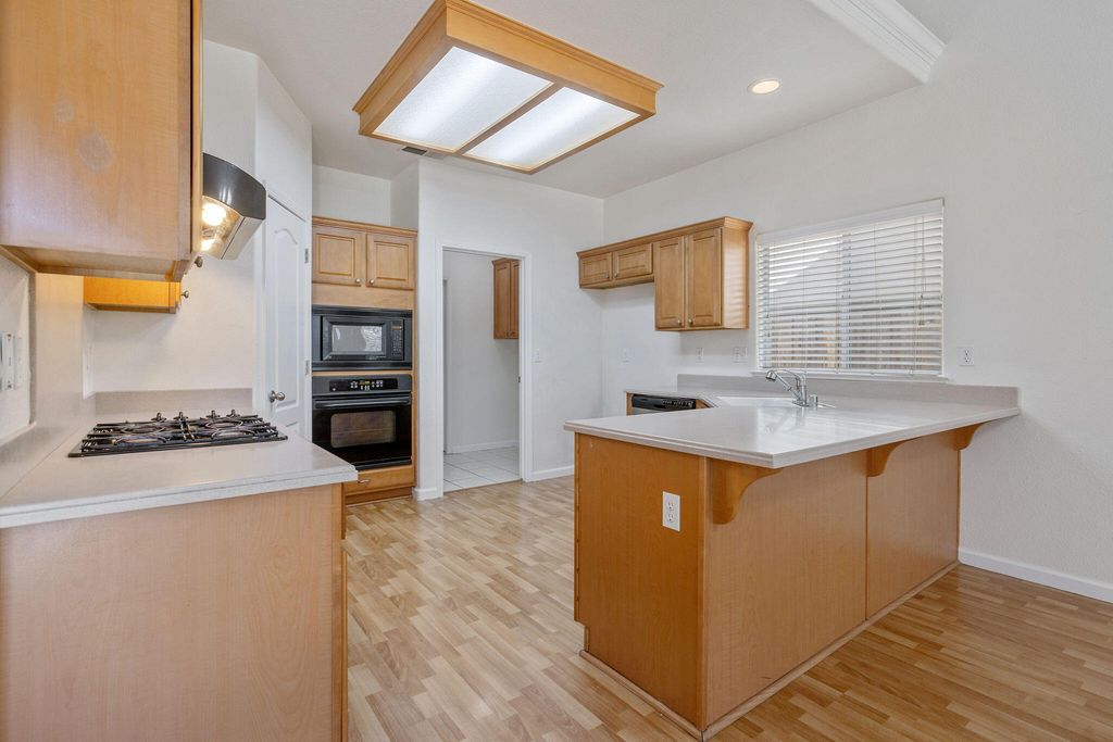 Image 12 of property listing at 5202 W Oriole Avenue, Visalia, CA 93291