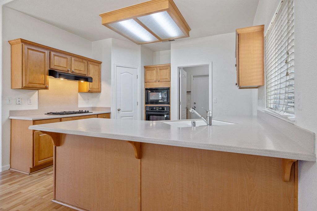 Image 13 of property listing at 5202 W Oriole Avenue, Visalia, CA 93291